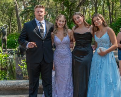 Keywords: gardens;cars;reflections