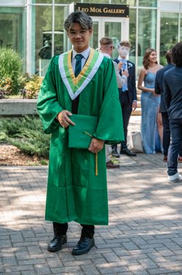 Keywords: gardens;cars;reflections